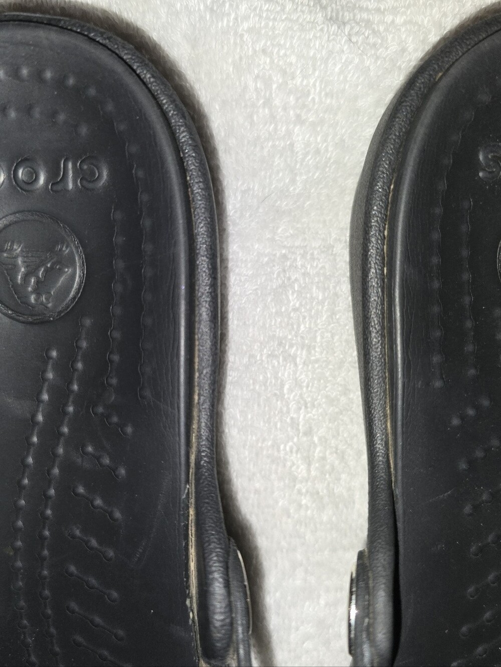 Crocs Sanrah Beveled Circle Sandals - Black/Silver, Size 10 - Picture 6 of 6